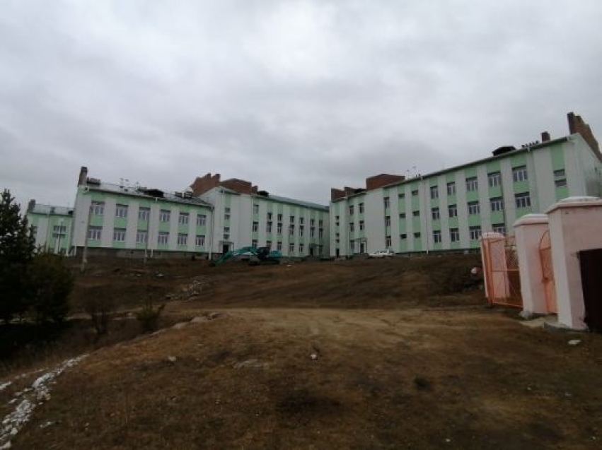 Школу и очистные сооружения в Петровск-Забайкальском достроят в только в 2023 году по вине подрядной организации
